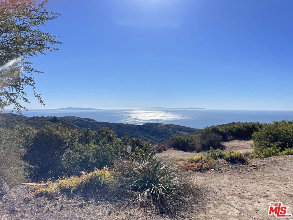 Image 1 of property listing at 2195 Little Las Flores, Topanga, CA 90290