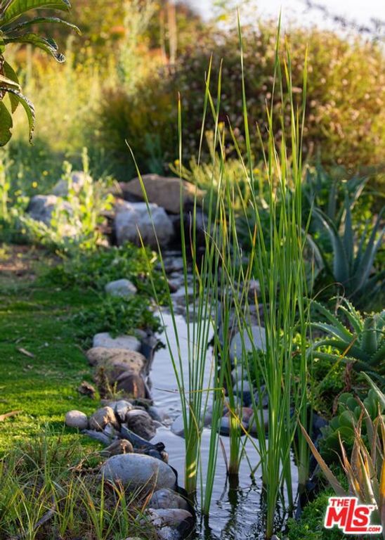 Image 15 of property listing at 2195 Little Las Flores, Topanga, CA 90290