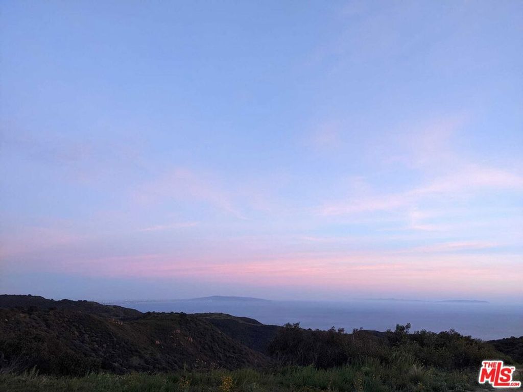 Image 18 of property listing at 2195 Little Las Flores, Topanga, CA 90290