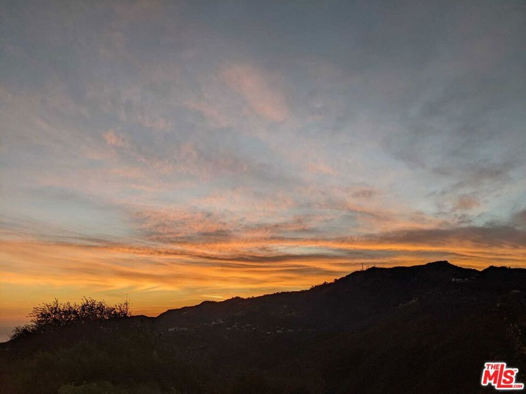 Image 19 of property listing at 2195 Little Las Flores, Topanga, CA 90290