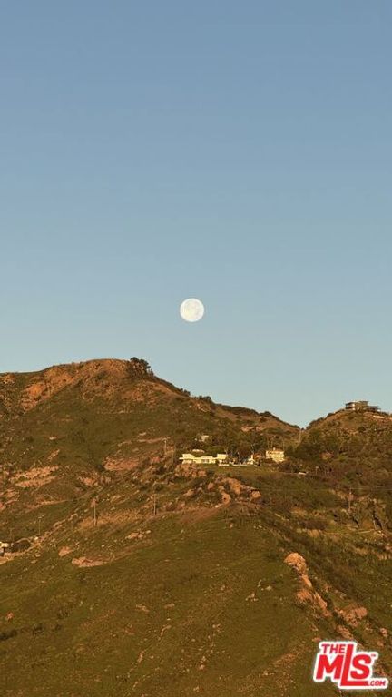 Image 32 of property listing at 2195 Little Las Flores, Topanga, CA 90290