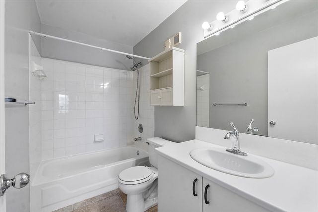 120 Yacht Club Way 305, Hypoluxo, FL 33462