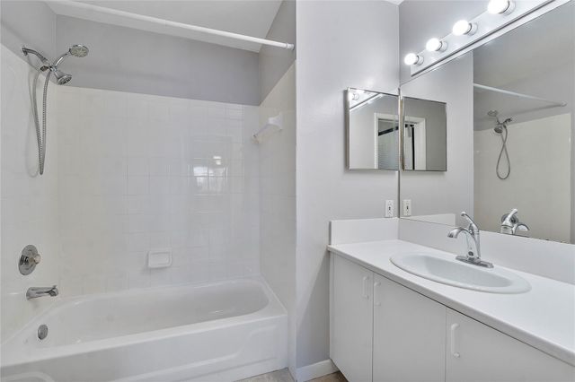 120 Yacht Club Way 305, Hypoluxo, FL 33462