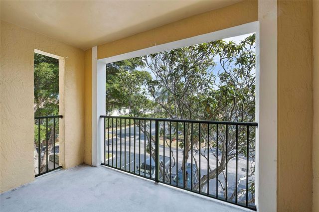 120 Yacht Club Way 305, Hypoluxo, FL 33462