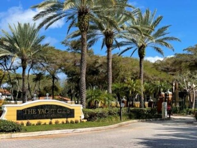 120 Yacht Club Way 305, Hypoluxo, FL 33462