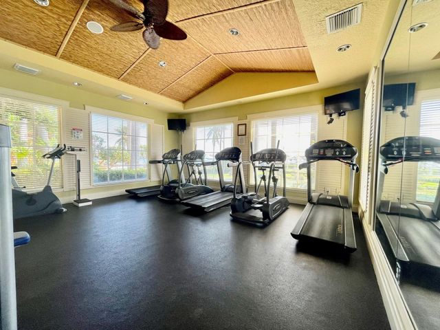 120 Yacht Club Way 305, Hypoluxo, FL 33462