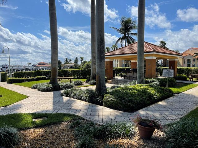120 Yacht Club Way 305, Hypoluxo, FL 33462