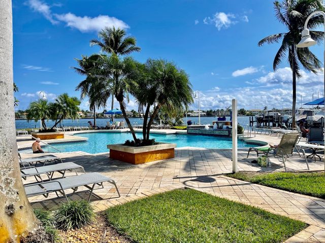 120 Yacht Club Way 305, Hypoluxo, FL 33462