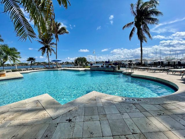 120 Yacht Club Way 305, Hypoluxo, FL 33462