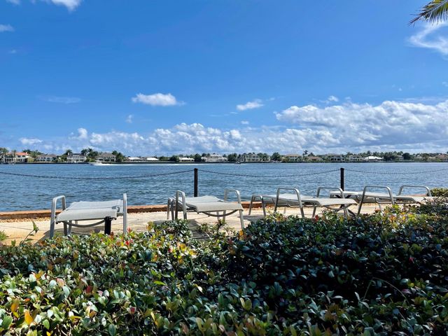 120 Yacht Club Way 305, Hypoluxo, FL 33462