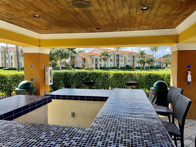 120 Yacht Club Way 305, Hypoluxo, FL 33462