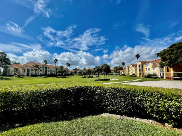 120 Yacht Club Way 305, Hypoluxo, FL 33462