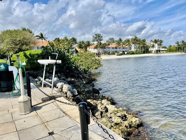 120 Yacht Club Way 305, Hypoluxo, FL 33462