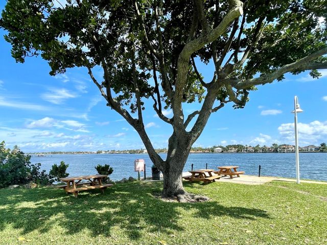 120 Yacht Club Way 305, Hypoluxo, FL 33462