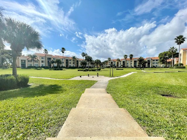 120 Yacht Club Way 305, Hypoluxo, FL 33462