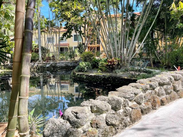 120 Yacht Club Way 305, Hypoluxo, FL 33462