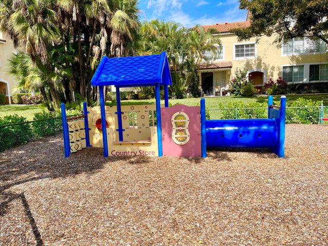 120 Yacht Club Way 305, Hypoluxo, FL 33462