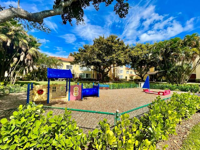 120 Yacht Club Way 305, Hypoluxo, FL 33462