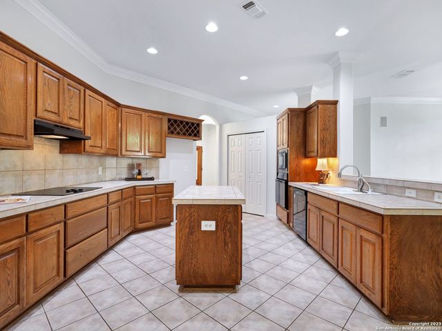 26 Silverhorn Drive, San Antonio, TX 78216