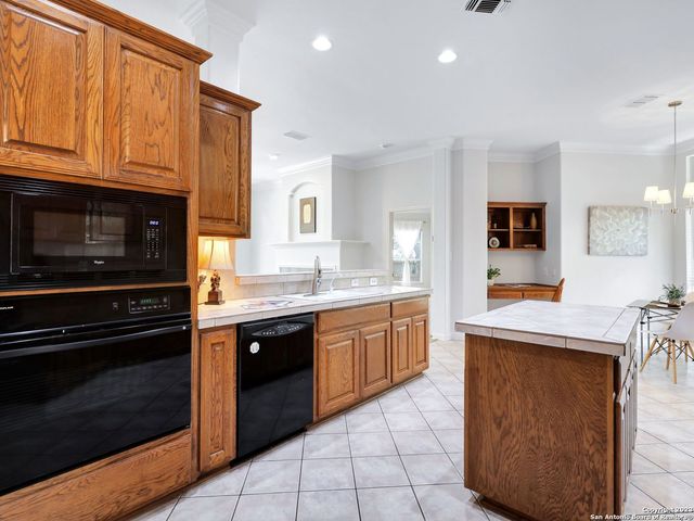 26 Silverhorn Drive, San Antonio, TX 78216