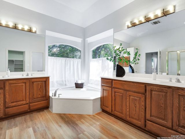 26 Silverhorn Drive, San Antonio, TX 78216