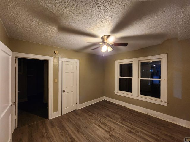 300 W James Street, Baytown, TX 77520