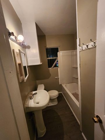 300 W James Street, Baytown, TX 77520