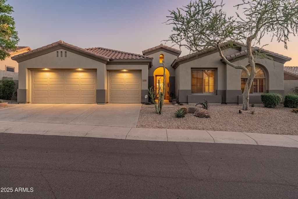 Image 1 of property listing at 10999 E WINCHCOMB Drive, Scottsdale, AZ 85255