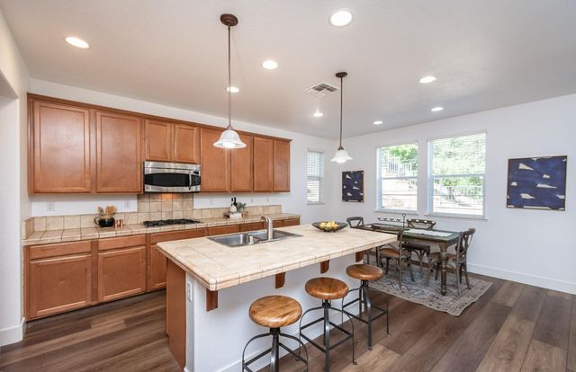 2660 Flintlock Ln, Rocklin, CA 95765