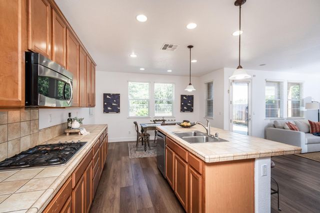 2660 Flintlock Ln, Rocklin, CA 95765