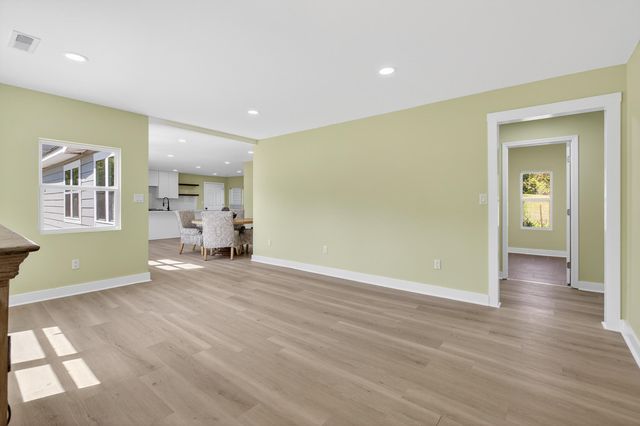 11119 London Lane, Apison, TN 37302