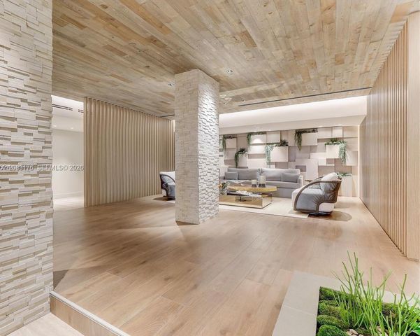 2301 Collins Avenue 611, Miami Beach, FL 33139