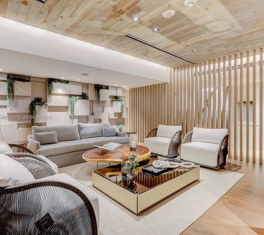 2301 Collins Avenue 611, Miami Beach, FL 33139