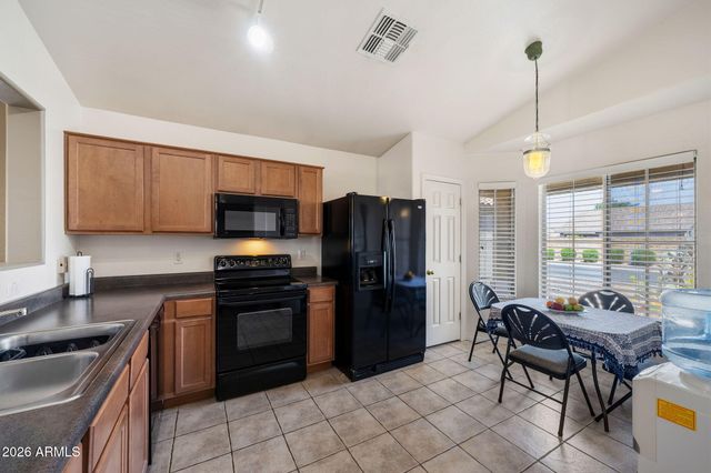 30472 N SUNRAY Drive, San Tan Valley, AZ 85143