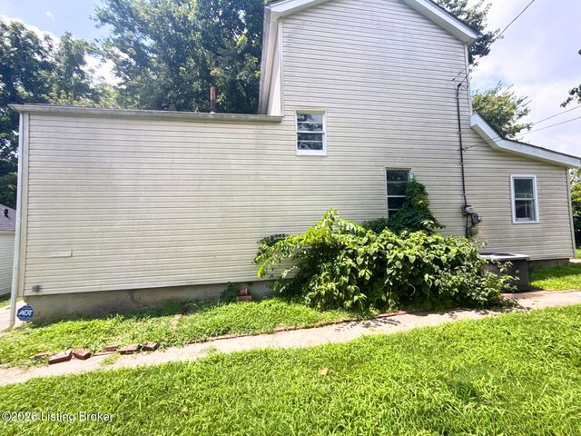 2901 Montana Ave, Louisville, KY 40208