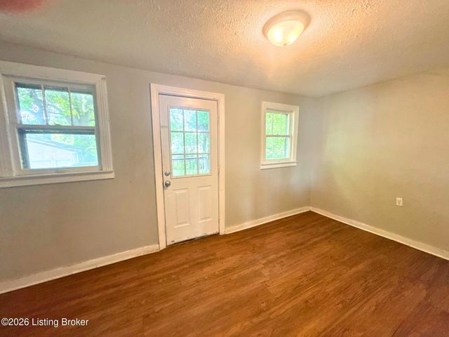 2901 Montana Ave, Louisville, KY 40208