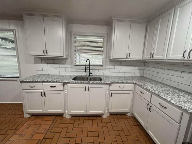 3301 Brookside Dr, Tyler, TX 75701