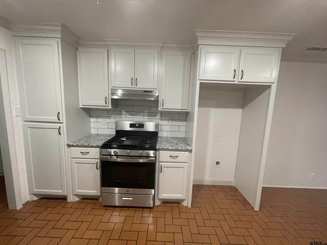 3301 Brookside Dr, Tyler, TX 75701