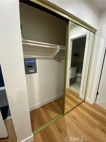 827 S Manhattan 205, Los Angeles, CA 90005