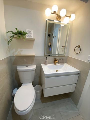 827 S Manhattan 205, Los Angeles, CA 90005