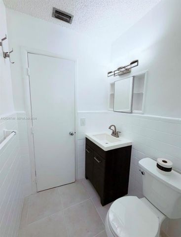 1077 SW 2nd Street 2, Hallandale Beach, FL 33009
