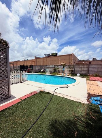 1077 SW 2nd Street 2, Hallandale Beach, FL 33009