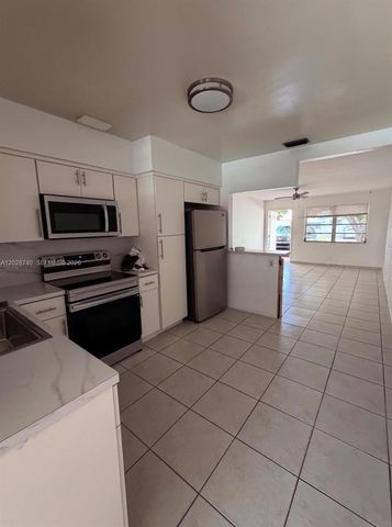 1077 SW 2nd Street 2, Hallandale Beach, FL 33009