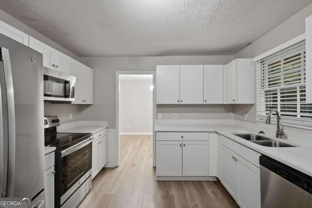 2115 Pine Knoll Circle NE, Conyers, GA 30013