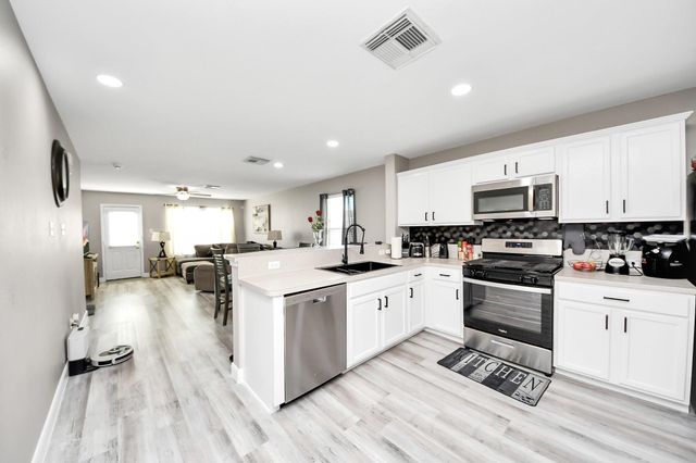 8218 Radial Court, Rosharon, TX 77583