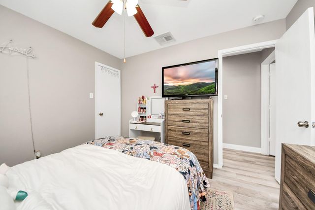 8218 Radial Court, Rosharon, TX 77583