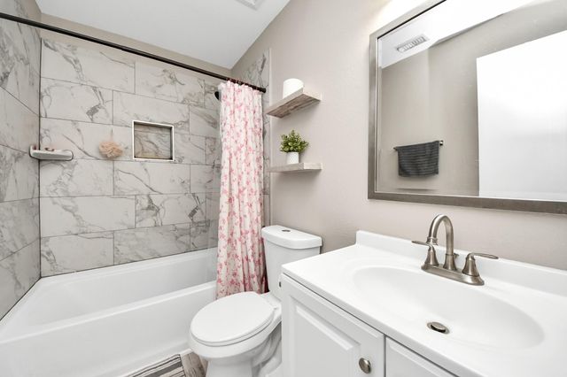 8218 Radial Court, Rosharon, TX 77583