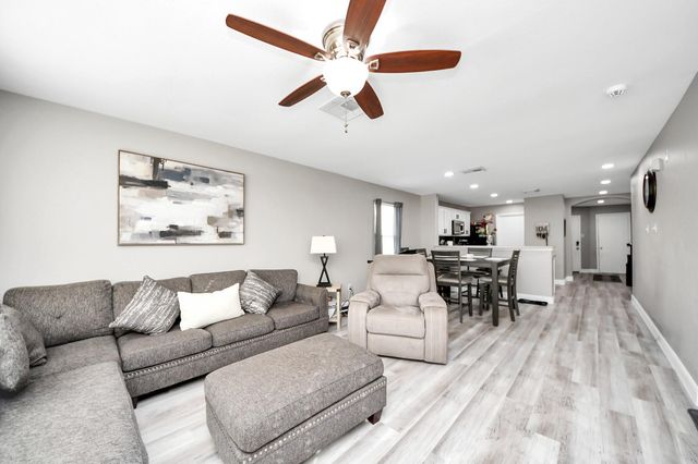 8218 Radial Court, Rosharon, TX 77583