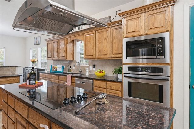 2030 4th St, Ingleside, TX 78362