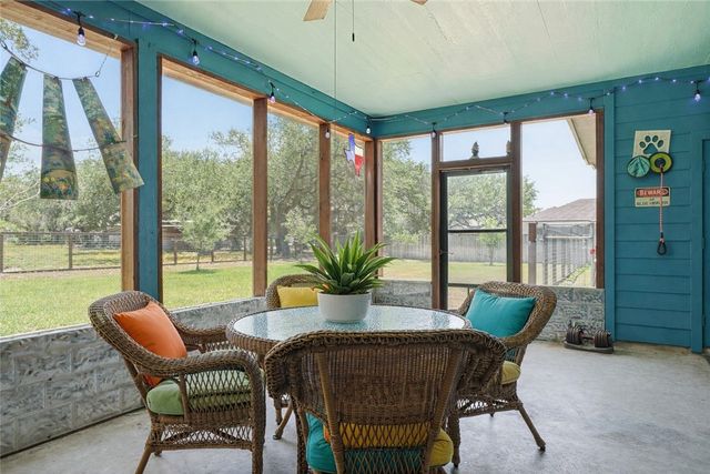 2030 4th St, Ingleside, TX 78362